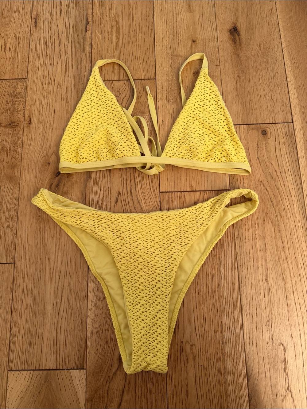 Monday Swimwear Barbados Top size V and Byron Bottom size L